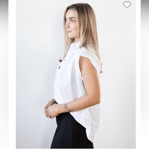 A Shirt Thing Chic White Sleeveless Blouse